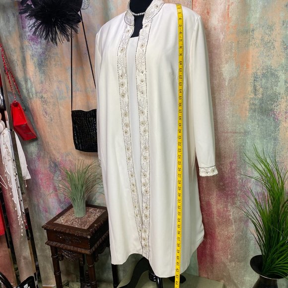 📌 Off-white Dress and Coat with beaded Trim - Picture 11 of 16
